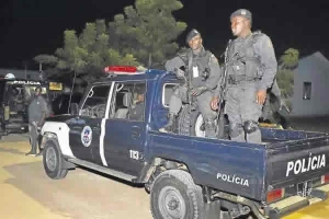 Agentes da policia disparam mortalmente por engano contra um jovem