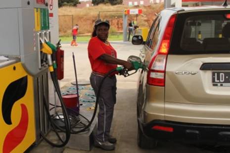 Remoção de subsídios a combustíveis em Angola deve mitigar impactos sociais - Banco Mundial