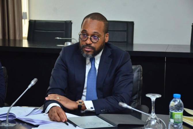 Ministro da Justiça avisa: salários baixos não justificam corrupção nem incompetência