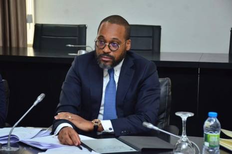 Ministro da Justiça avisa: salários baixos não justificam corrupção nem incompetência