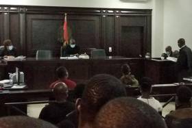 Caso “Restos a pagar”: Tribunal recusa processar Faustino Muteka, mas ouve cinco co-arguidos.