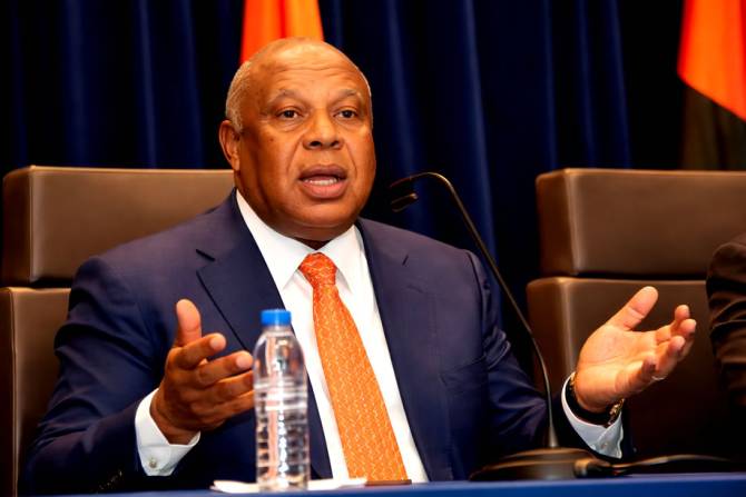 “Higino Carneiro denuncia impedimento de militantes de pagar quotas do MPLA”