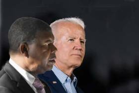 Biden visita Angola para ocupar lugar da China, diz Agualusa
