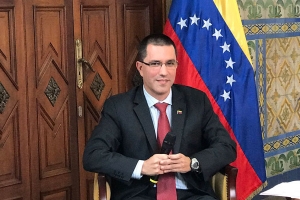Chefe da diplomacia venezuelana vai a Luanda para reforçar cooperação