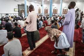 Orações e irmandade atraem angolanos ao Islão mesmo sem reconhecimento oficial