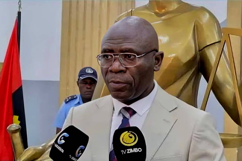 Juiz presidente do Tribunal da Comarca de Luanda suspenso na sequência de processo disciplinar