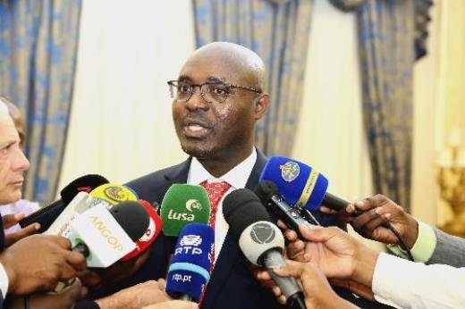 Rafael Marques ataca Isabel dos Santos: &quot;Perseguição política é o que os angolanos sofrem&quot;