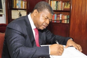 Previsões de crescimento de Angola são "altamente ambiciosas" - Economist