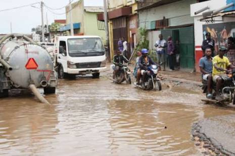 Chuvas torrenciais voltam a provocar o caos em Luanda e sete mortos