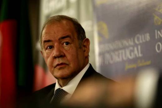 Angola precisa de &quot;uma reforma ética e institucional&quot; após décadas de corrupção - Costa Silva