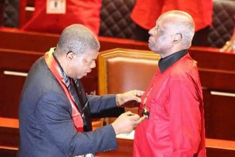 João Lourenço enaltece liderança do seu antecessor na construção da paz em Angola