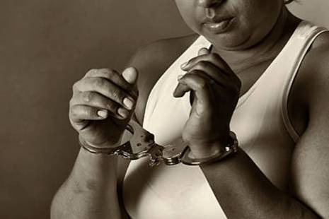 Duas mulheres detidas em Angola por matarem filhos, quatro crianças morreram