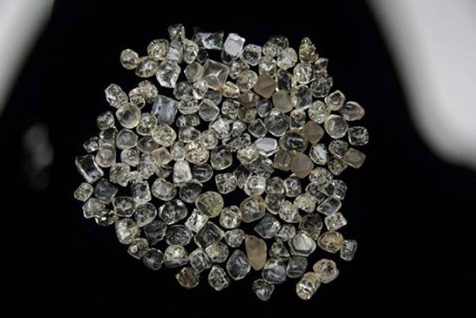 Diamantífera estatal angolana arrecada 19 milhões de euros com venda de 35 diamantes