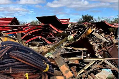 Governo angolano interdita negócio de sucateiras e casas de pesagem de ferro