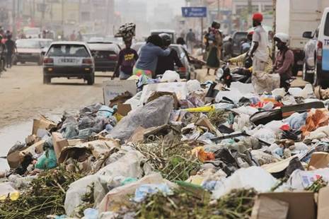 Jovens promovem marcha contra lixo em Luanda e desafiam proibição do governo provincial