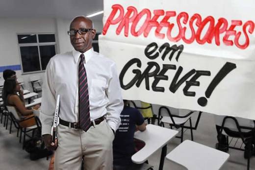 Aumento salarial para professores angolanos em greve é “processo delicado e complexo” – Governo