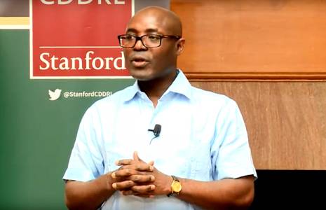 Angola precisa de uma &quot;terceira via&quot; para despartidarizar o Estado, diz Ativista Rafael Marques