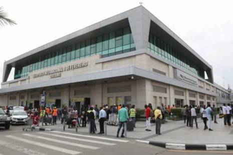 Covid-19: Angola passa a cobrar 53 dólares por teste pós-desembarque