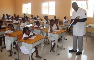 Angola quer construir quase 13.000 salas do ensino primário até 2022