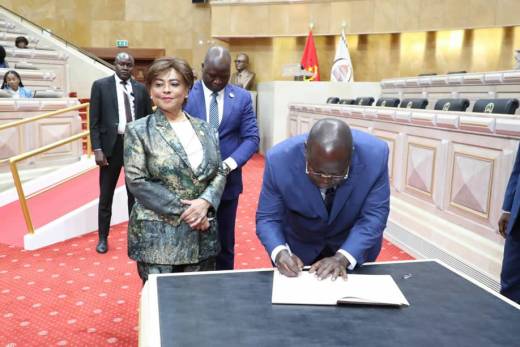 UNITA abandona parlamento durante posse do líder da CNE