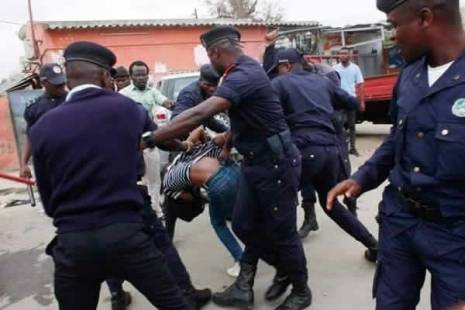 Polícia angolana reprime marcha por Inocêncio de Matos em Luanda